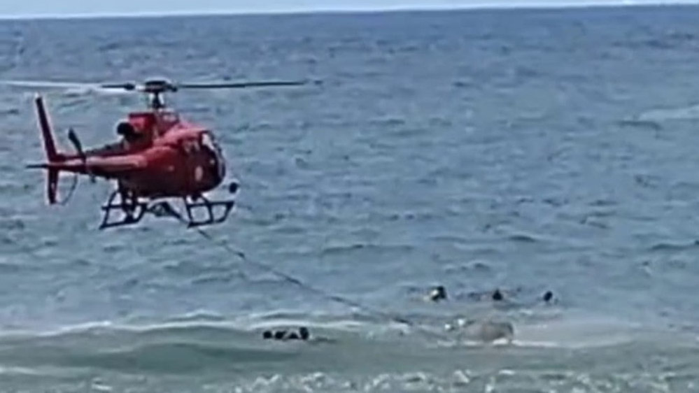 Adolescente de 15 anos é resgatada no mar de Itaipuaçu, em Maricá