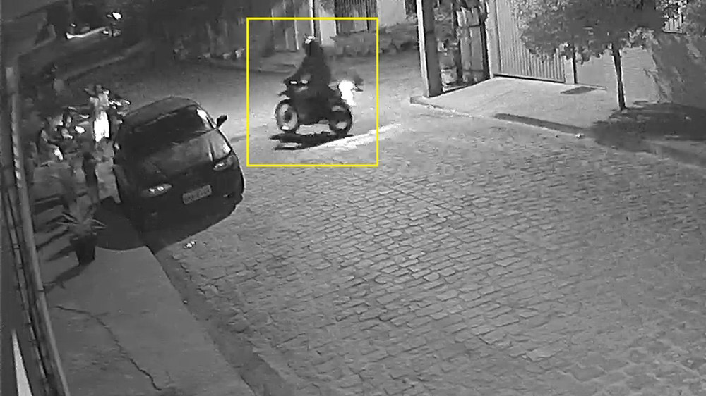 Duas pessoas são mortas a tiros na rua em Itaperuna