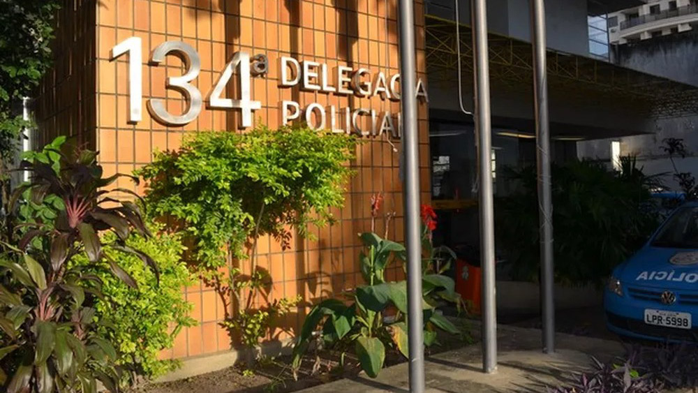 Casal encontra casa arrombada e mais de R$ 16 mil furtados em Campos