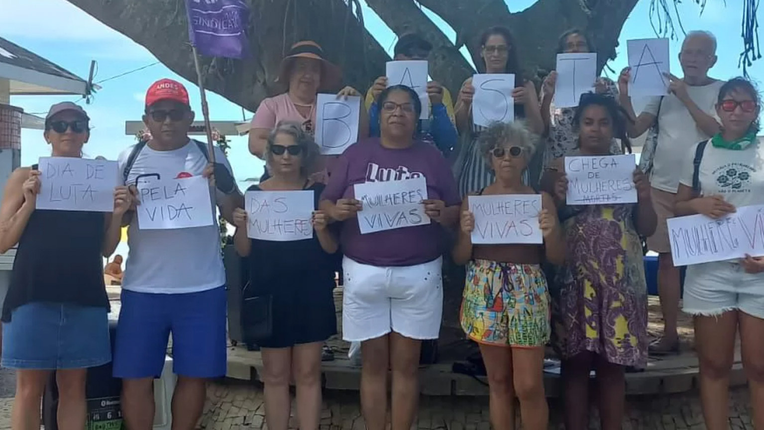 Manifestações contra os feminicídios ocorrem em diversas cidades brasileiras; Rio das Ostras promove ato na Praia do Centro