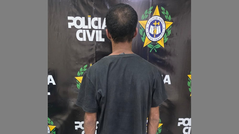 Após assalto, homem volta ao local para intimidar testemunhas e é preso em Cabo Frio