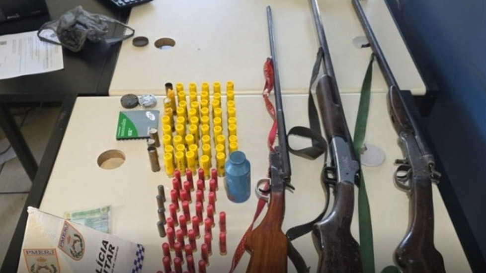 Homem é preso por agressão e posse irregular de armas em Campos