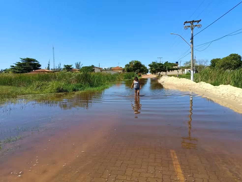 Nível da Lagoa de Carapebus aumenta e causa alagamentos no Norte Fluminense