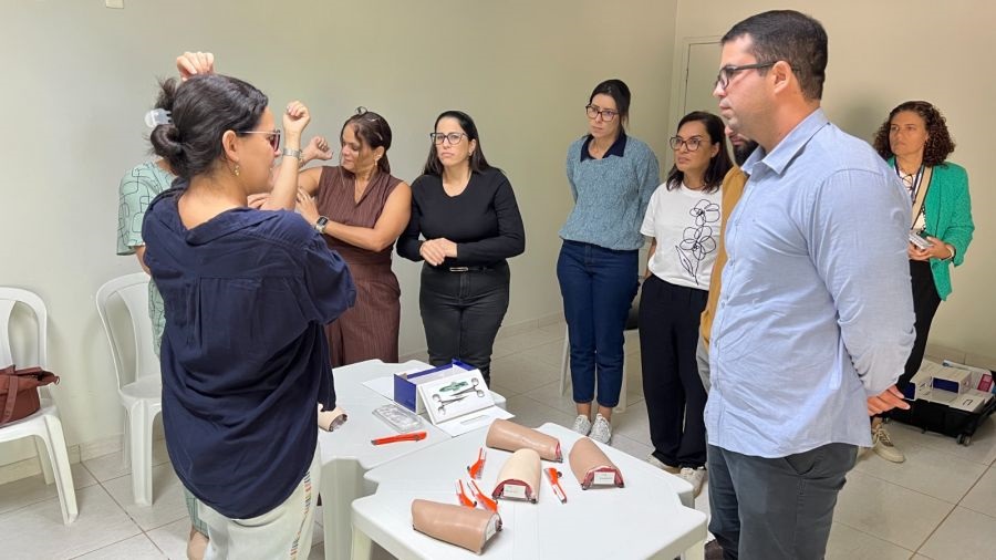 Saúde de Rio das Ostras capacita profissionais para aplicação de implante anticoncepcional