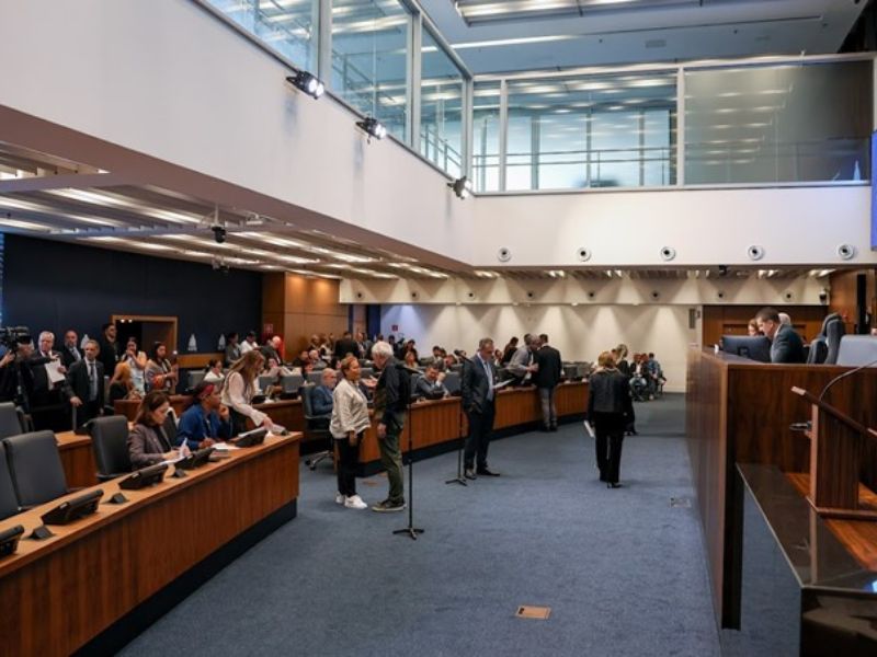 Texto da LDO 2027 com déficit estimado em R$ 13 bilhões recebe 470 emendas na ALERJ