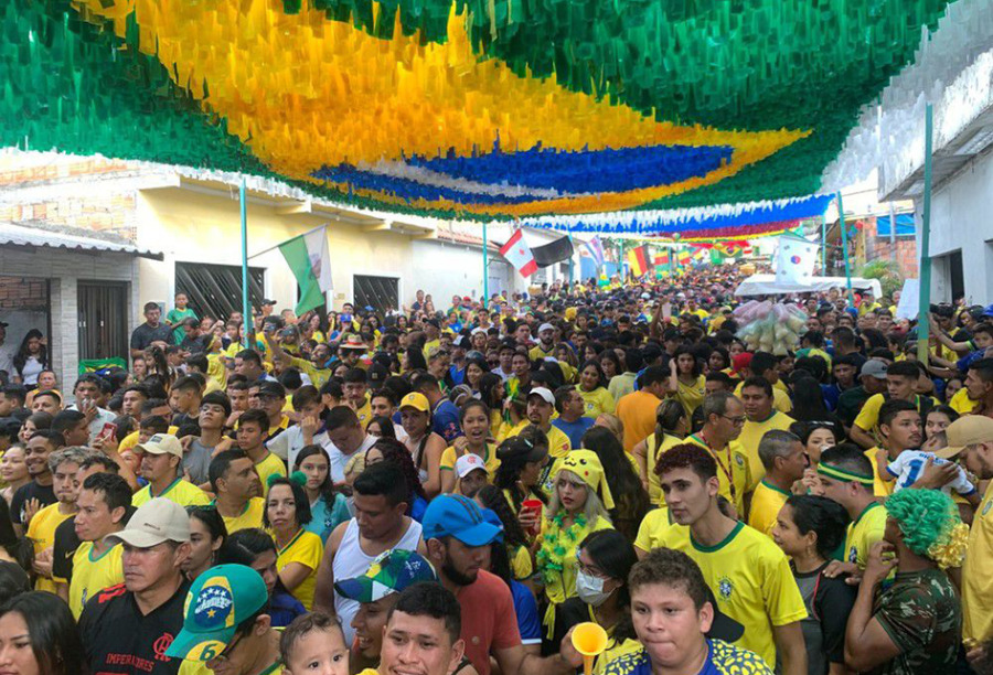 Torcida ganha pontos de encontro para vibrar com a Seleção em Cabo Frio